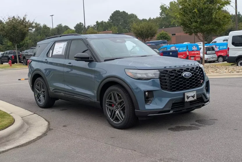 2025 Ford Explorer ST photo 1