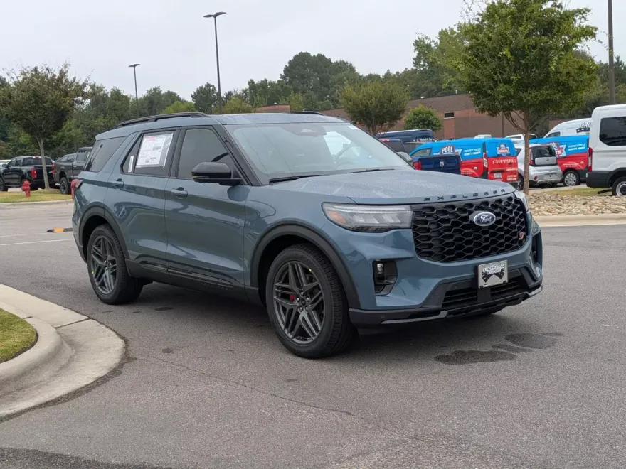 2025 Ford Explorer ST photo 1