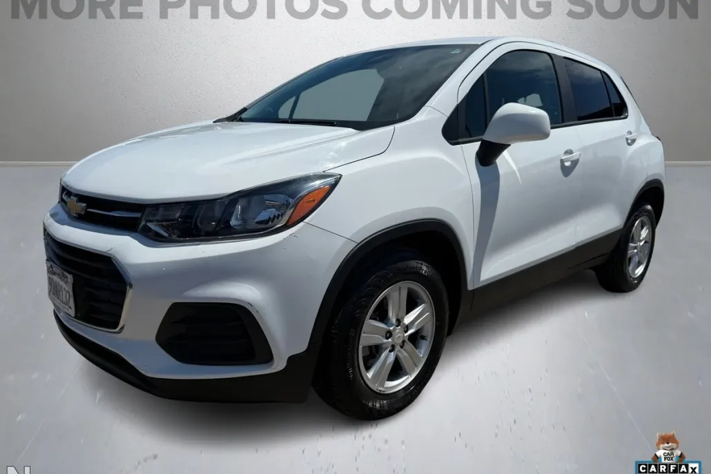 2022 Chevrolet Trax LS photo 1