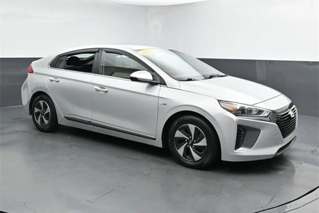 2017 Hyundai Ioniq SEL photo 1