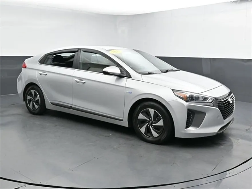 2017 Hyundai Ioniq SEL photo 1