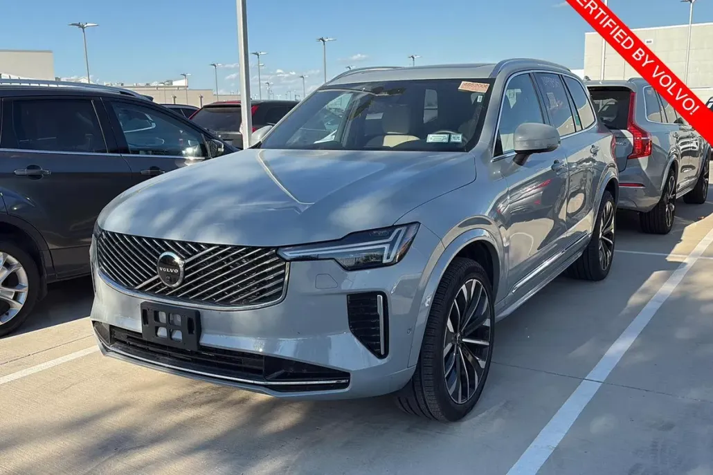 2025 Volvo XC90 Plus photo 1