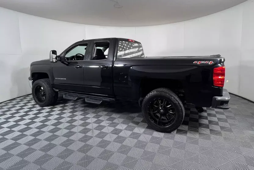 2015 Chevrolet Silverado 1500 LT photo 1