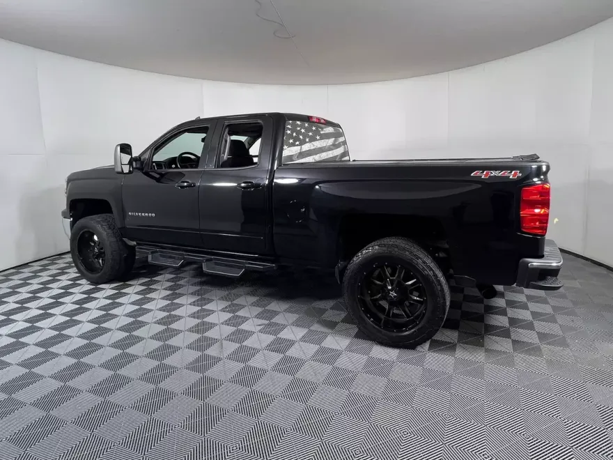2015 Chevrolet Silverado 1500 LT photo 1