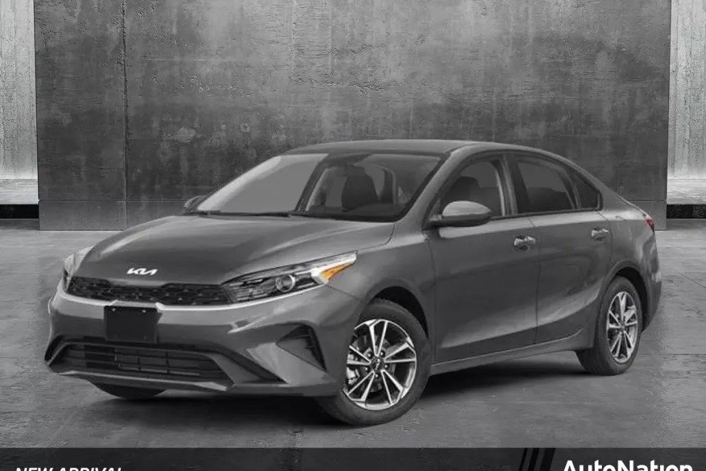 2023 Kia Forte LXS photo 1