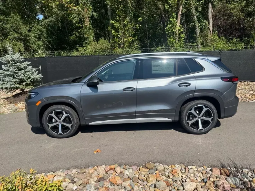 2025 Volkswagen Tiguan SE photo 1