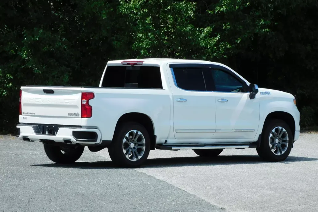 2024 Chevrolet Silverado 1500 High Country photo 1