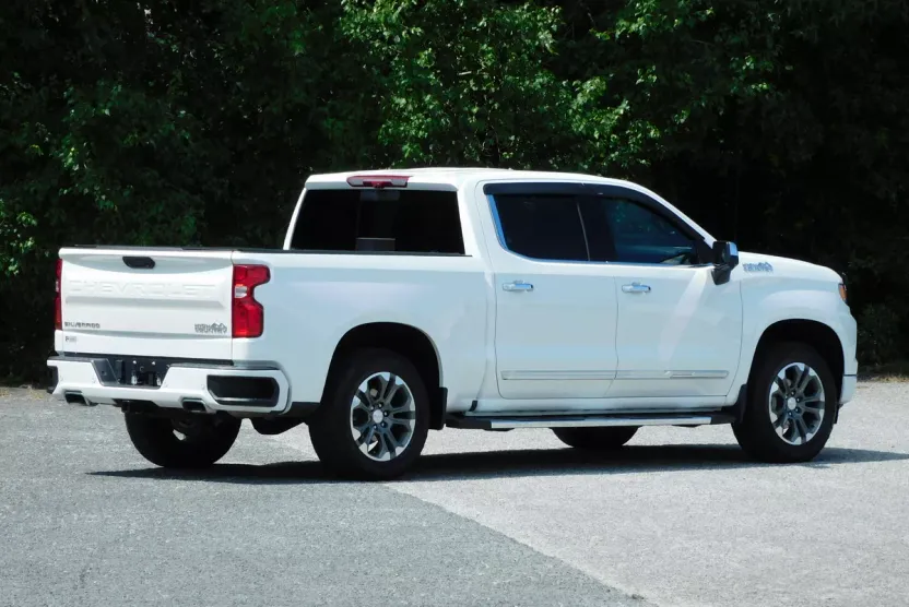 2024 Chevrolet Silverado 1500 High Country photo 1