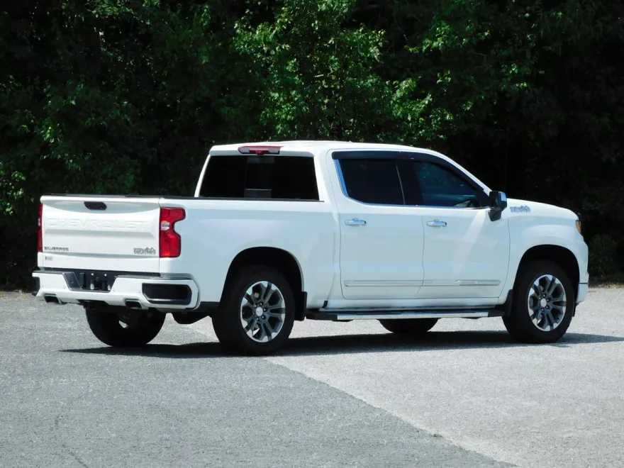 2024 Chevrolet Silverado 1500 High Country photo 1