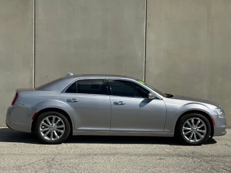 2018 Chrysler 300 Limited photo 1