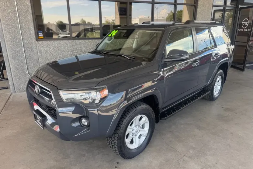 2024 Toyota 4Runner SR5 Premium photo 1