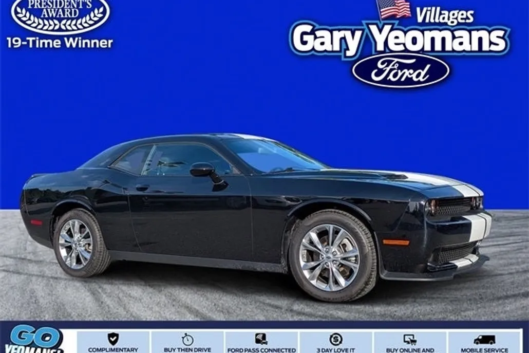 2023 Dodge Challenger SXT photo 1