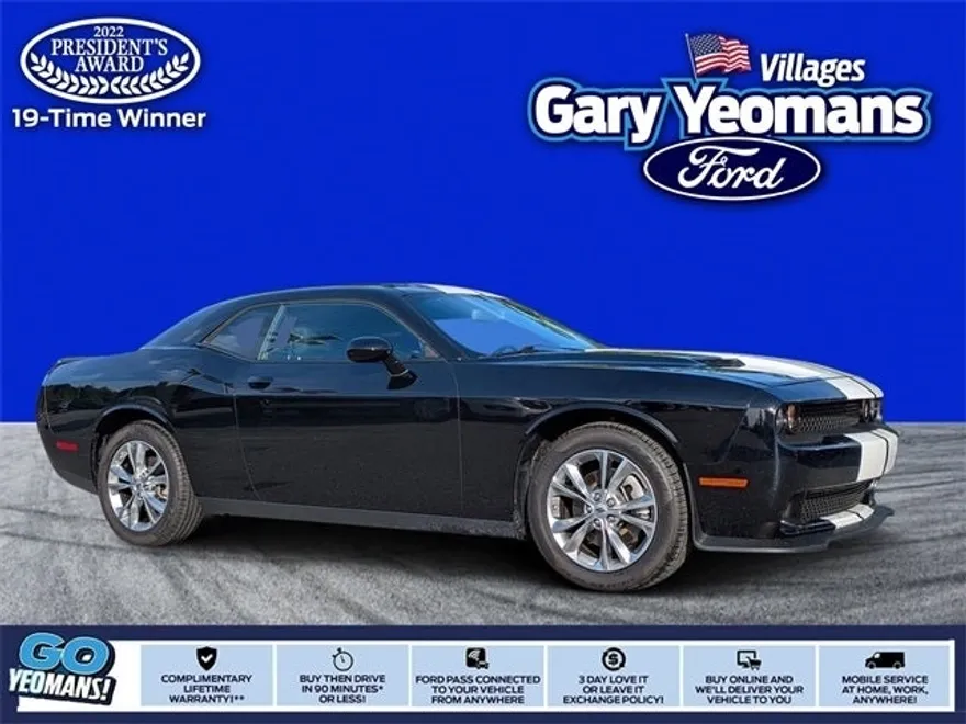 2023 Dodge Challenger SXT photo 1