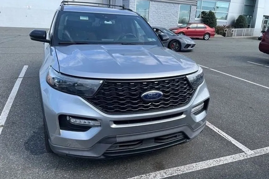 2020 Ford Explorer ST photo 1