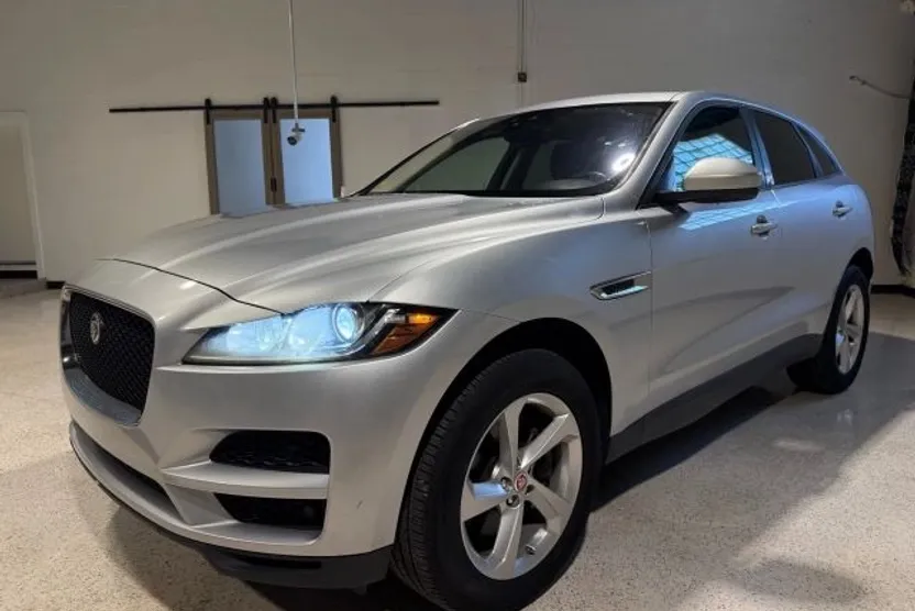 2018 Jaguar F-PACE Premium photo 1
