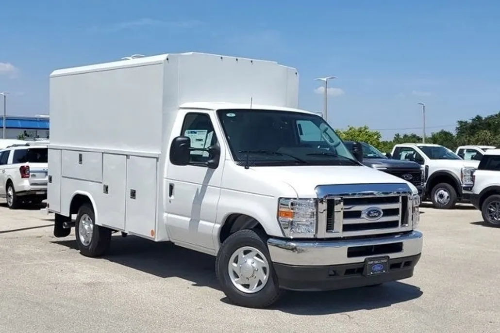 2025 Ford E-350 photo 1