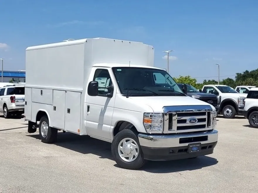 2025 Ford E-350 photo 1
