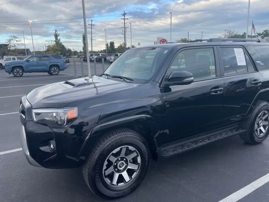 2024 Toyota 4Runner TRD Off-Road Premium photo 1