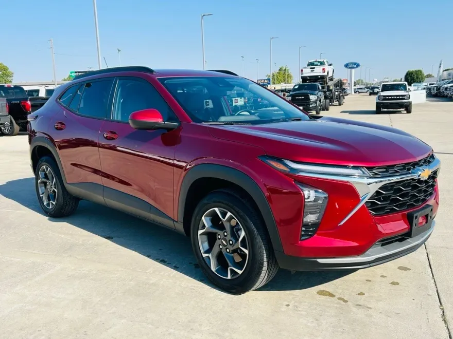 2024 Chevrolet Trax LT photo 1