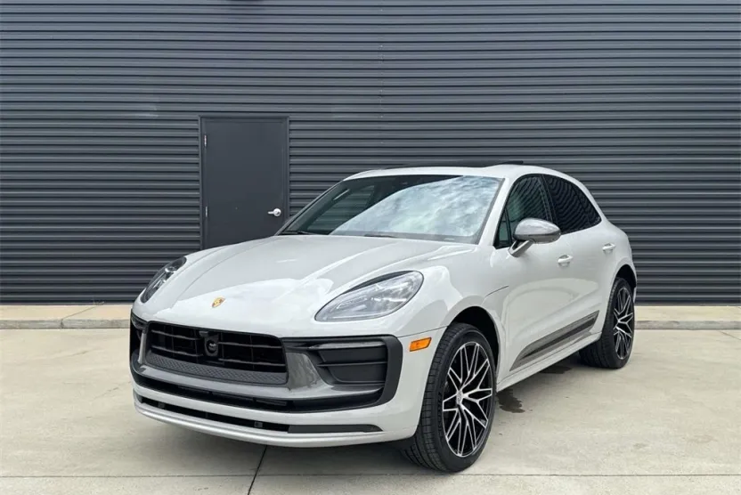 2025 Porsche Macan T photo 1