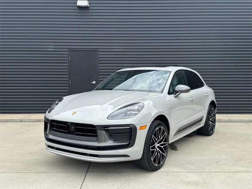 2025 Porsche Macan T photo 1