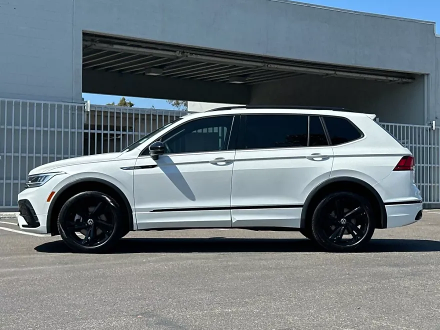 2024 Volkswagen Tiguan SE R-Line Black photo 1