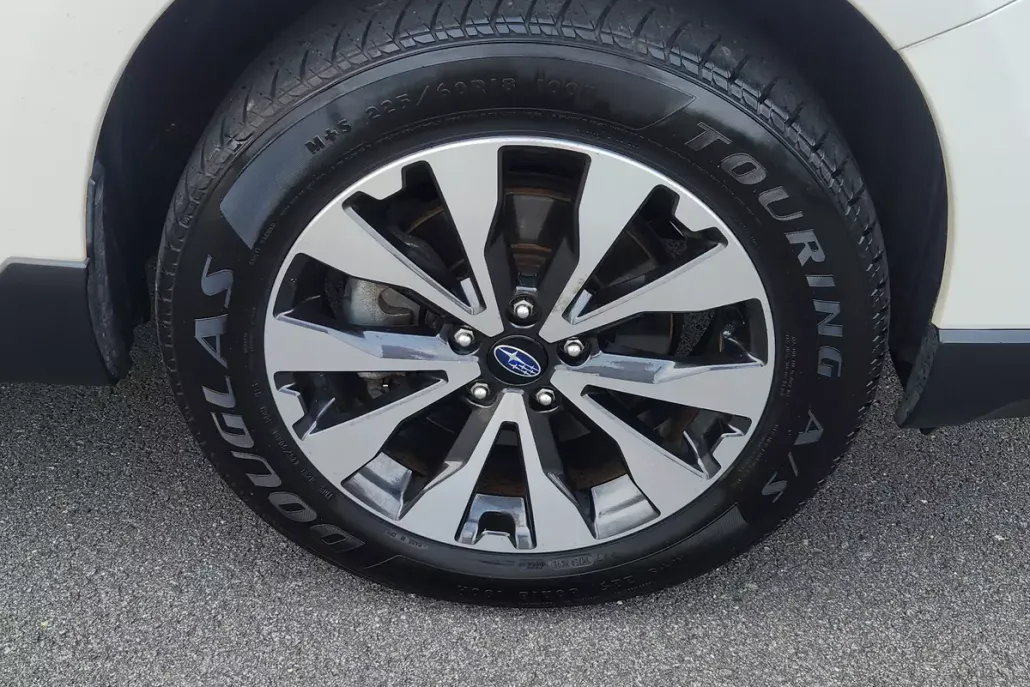 2017 Subaru Outback 3.6R Limited photo 1