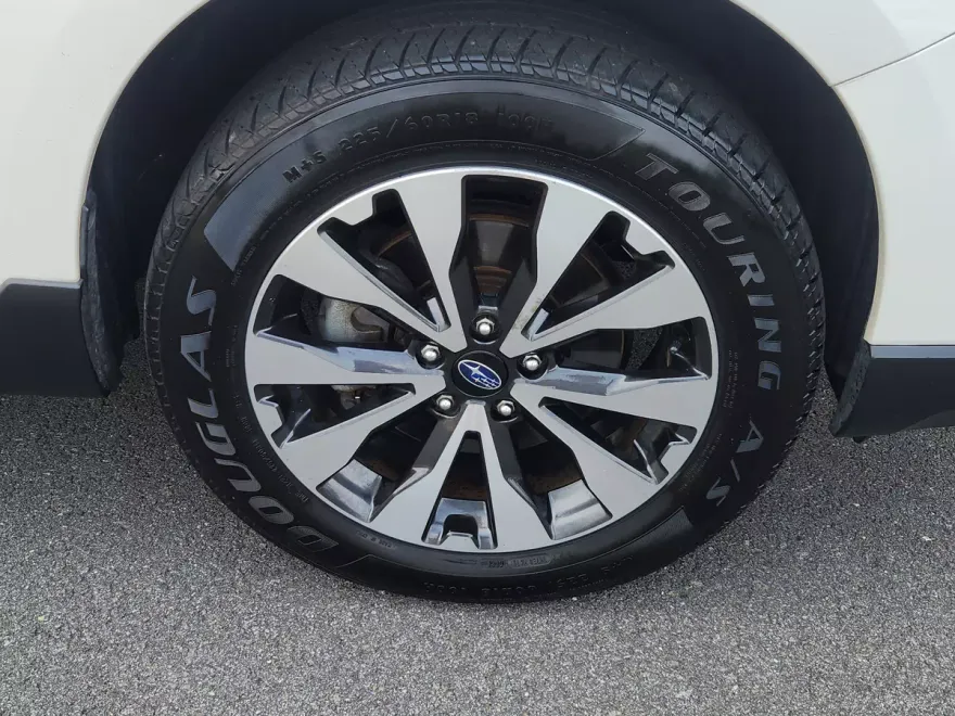 2017 Subaru Outback 3.6R Limited photo 1