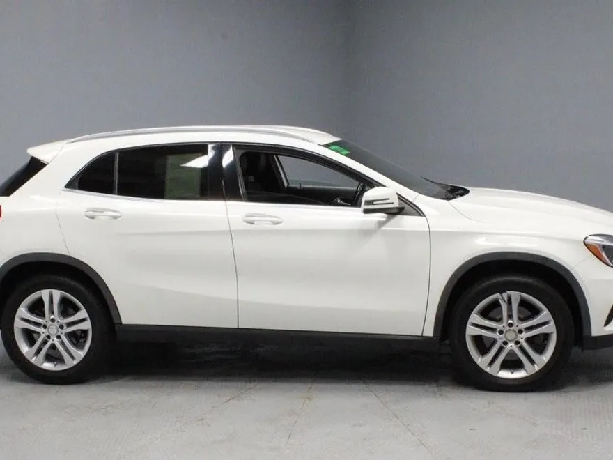 2016 Mercedes Benz GLA 250 photo 1