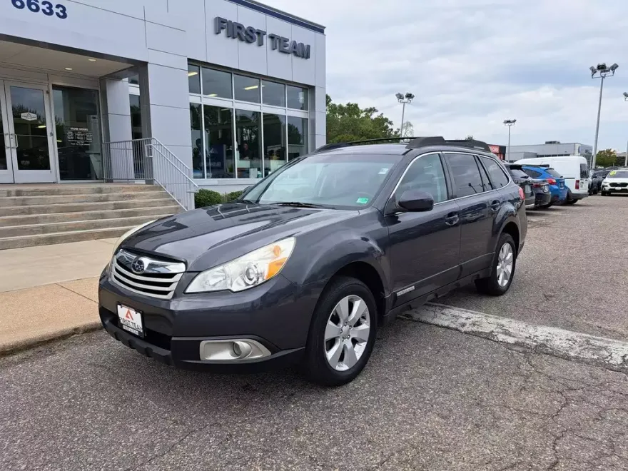 2011 Subaru Outback 2.5i Premium photo 1