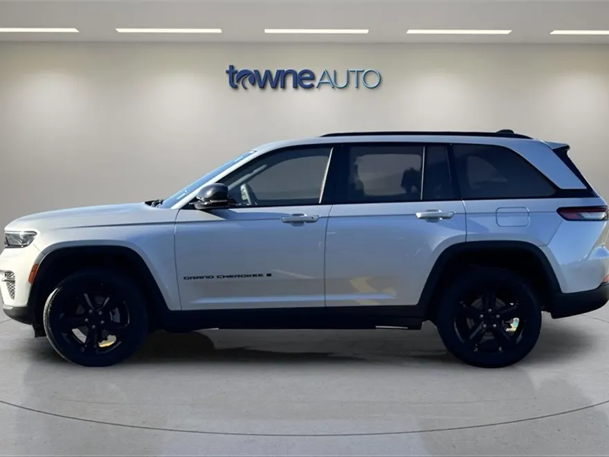 2023 Jeep Grand Cherokee Altitude photo 1