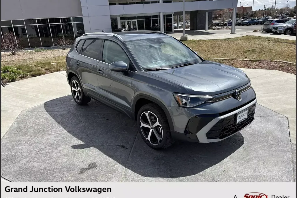 2025 Volkswagen Taos SEL photo 1
