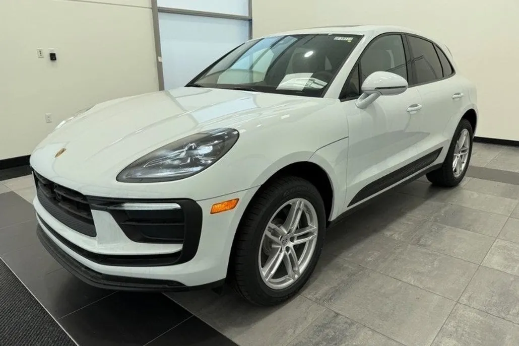 2025 Porsche Macan Base photo 1