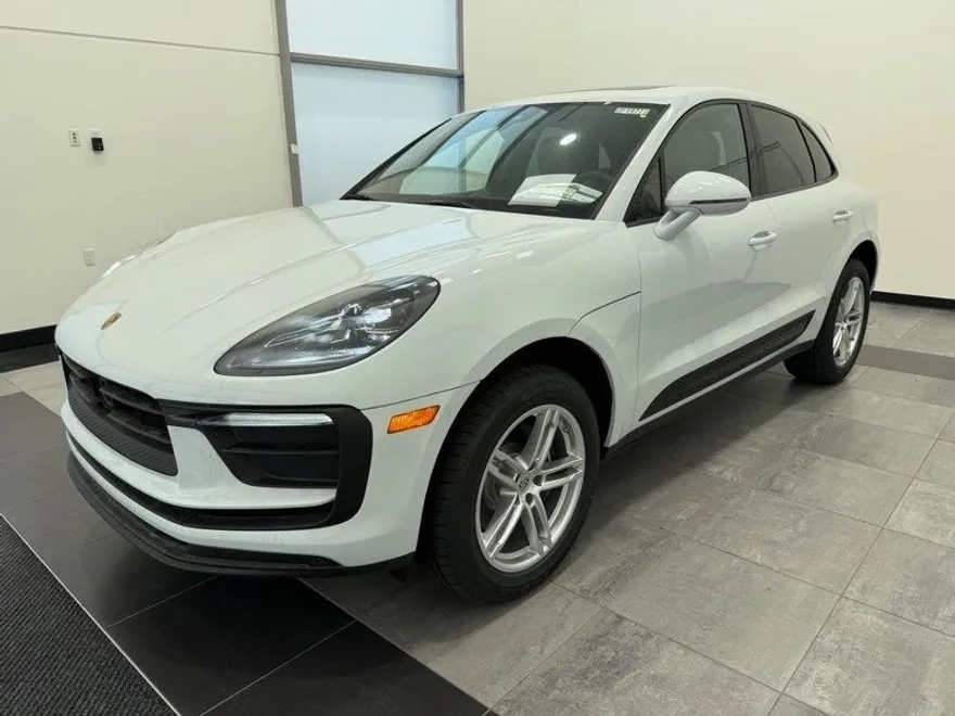 2025 Porsche Macan Base photo 1