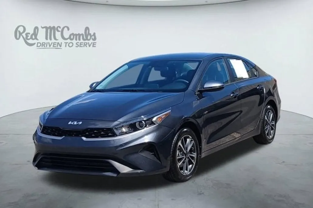 2024 Kia Forte LXS photo 1