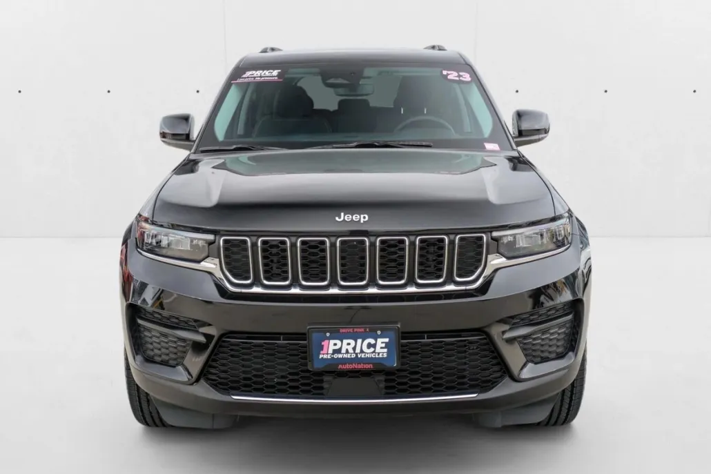 2023 Jeep Grand Cherokee Laredo photo 1
