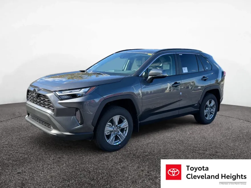 2025 Toyota RAV4 Hybrid XLE photo 1