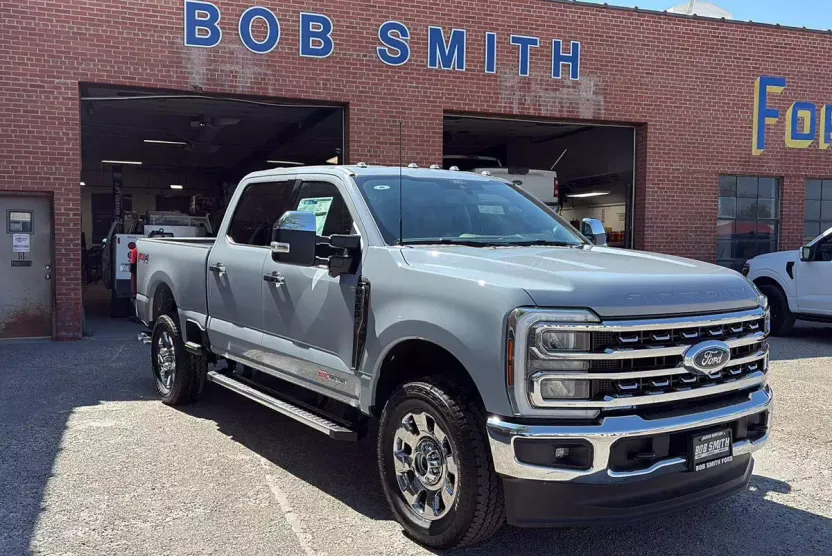 2025 Ford F-350 Lariat photo 1