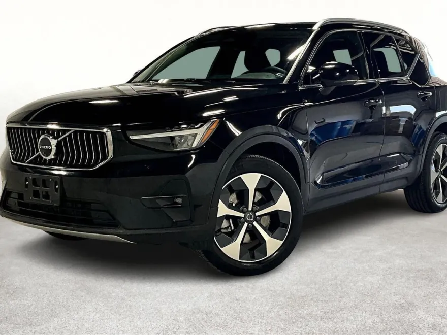 2024 Volvo XC40 Plus photo 1
