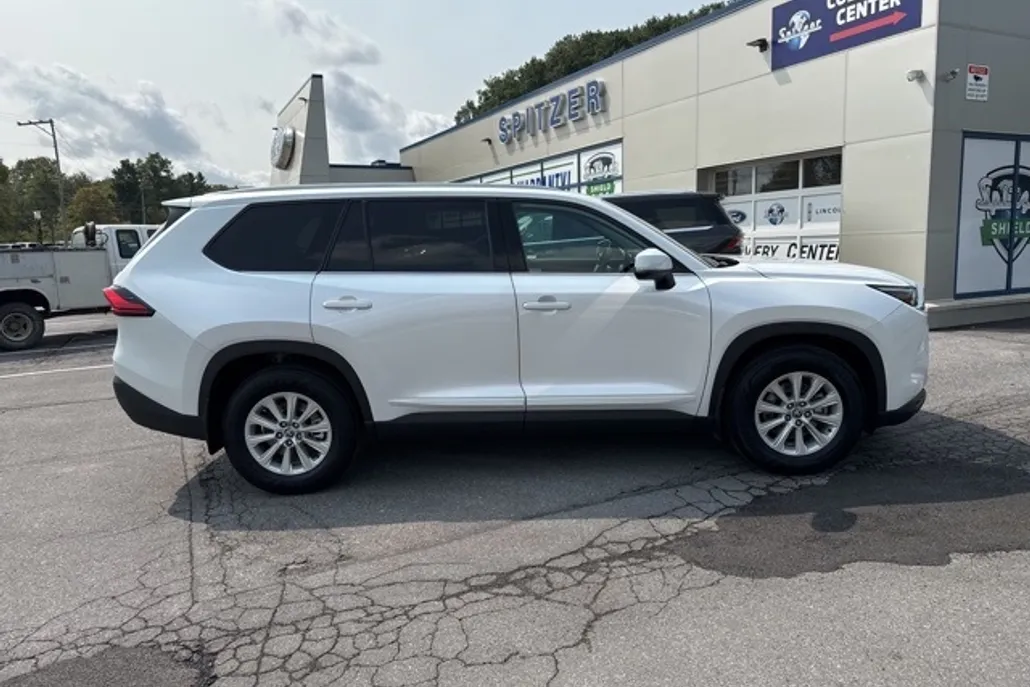 2024 Toyota Grand Highlander XLE photo 1
