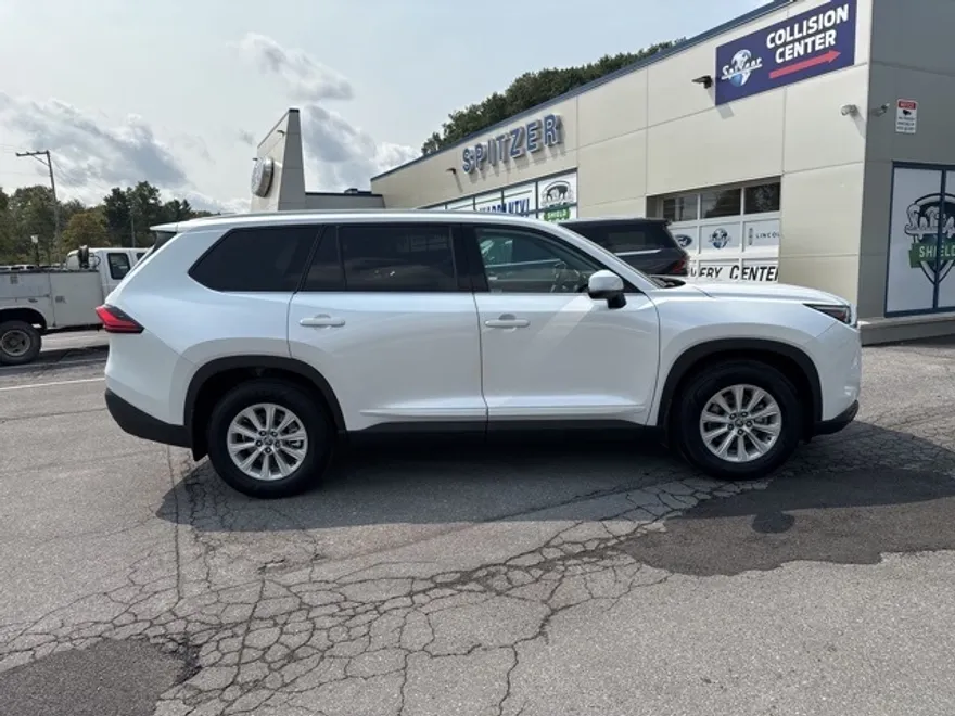 2024 Toyota Grand Highlander XLE photo 1