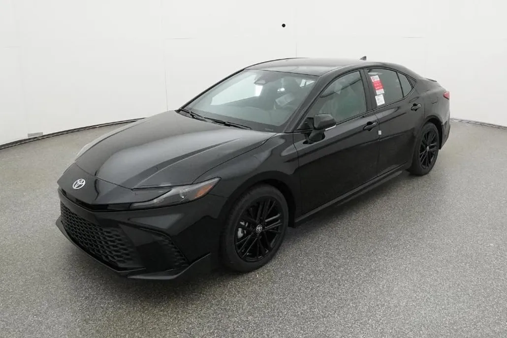 2026 Toyota Camry SE photo 1