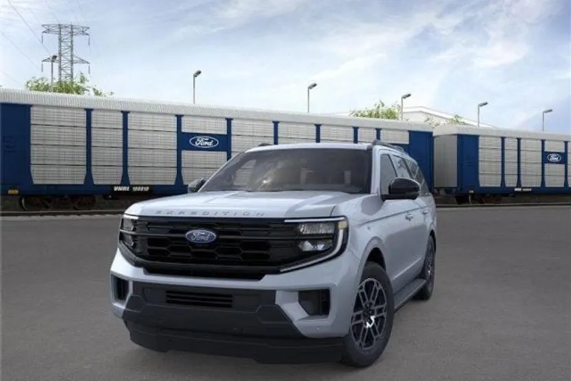 2025 Ford Expedition photo 1