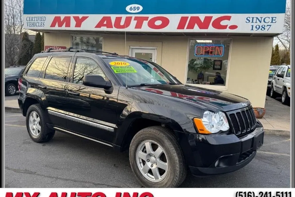 2010 Jeep Grand Cherokee Laredo photo 1