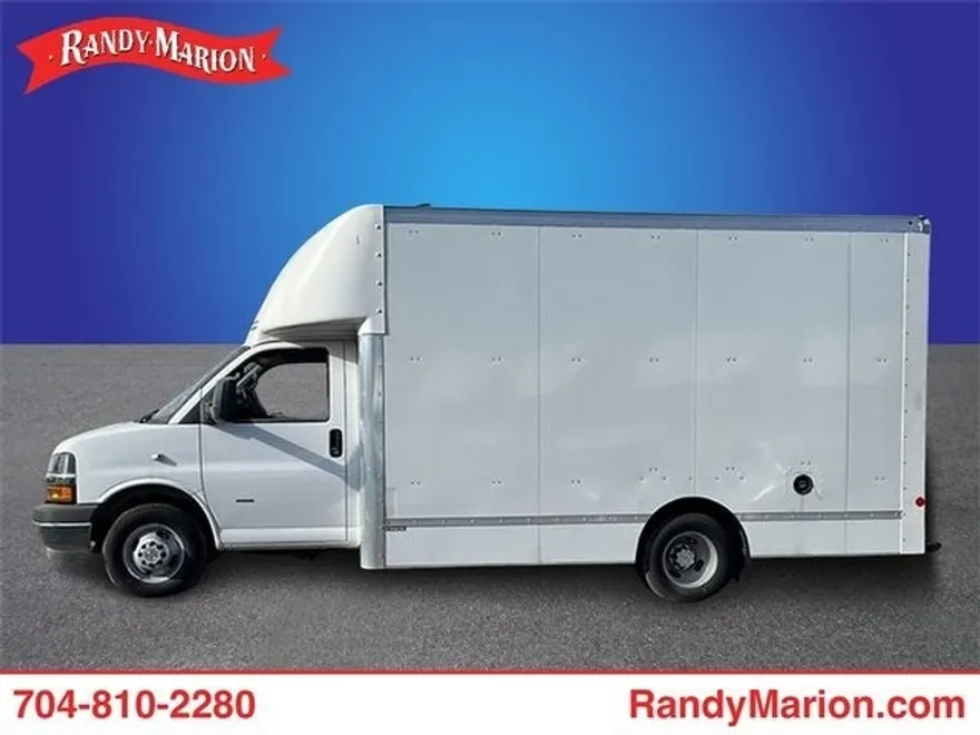 2023 Chevrolet Express Cutaway 3500 Work Van photo 1