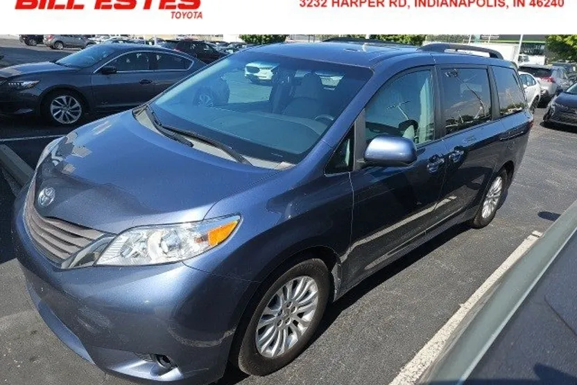 2015 Toyota Sienna XLE photo 1