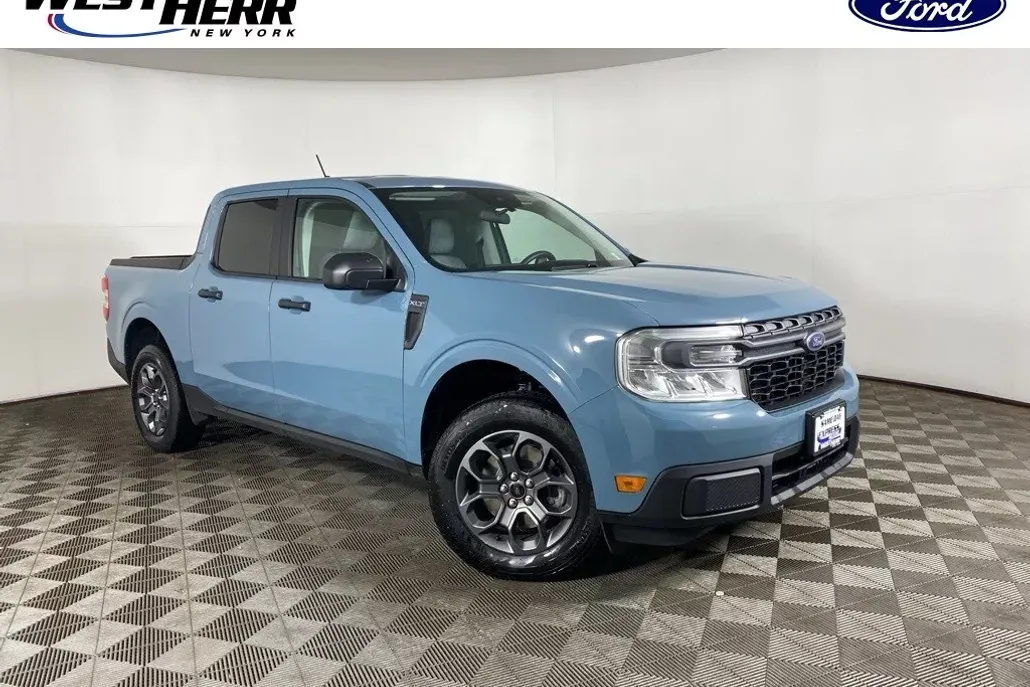 2022 Ford Maverick XLT photo 1