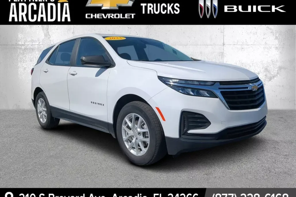 2023 Chevrolet Equinox LS photo 1