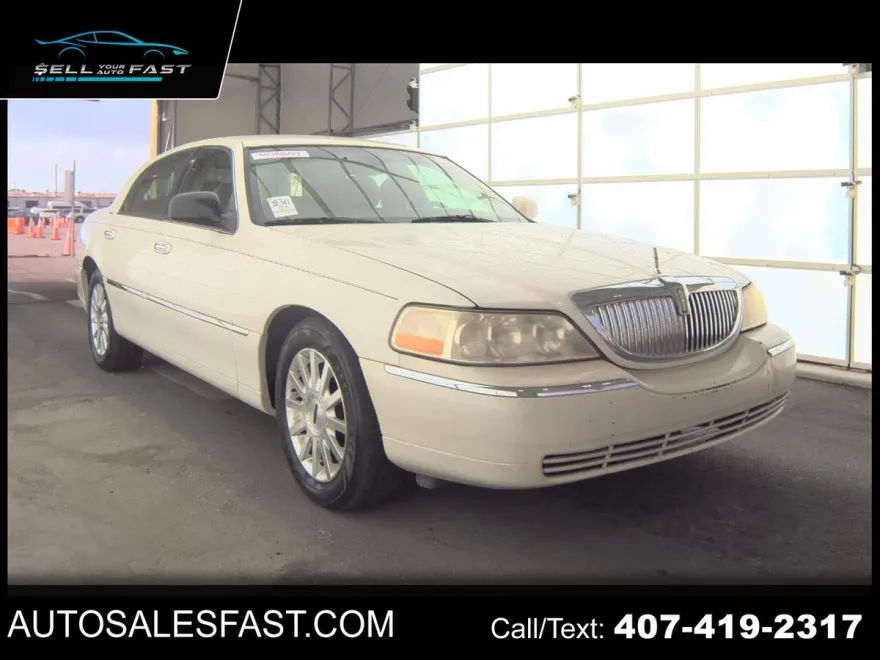 2006 Lincoln Town Car Signature photo 1