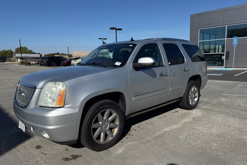 2012 Gmc Yukon Denali photo 1